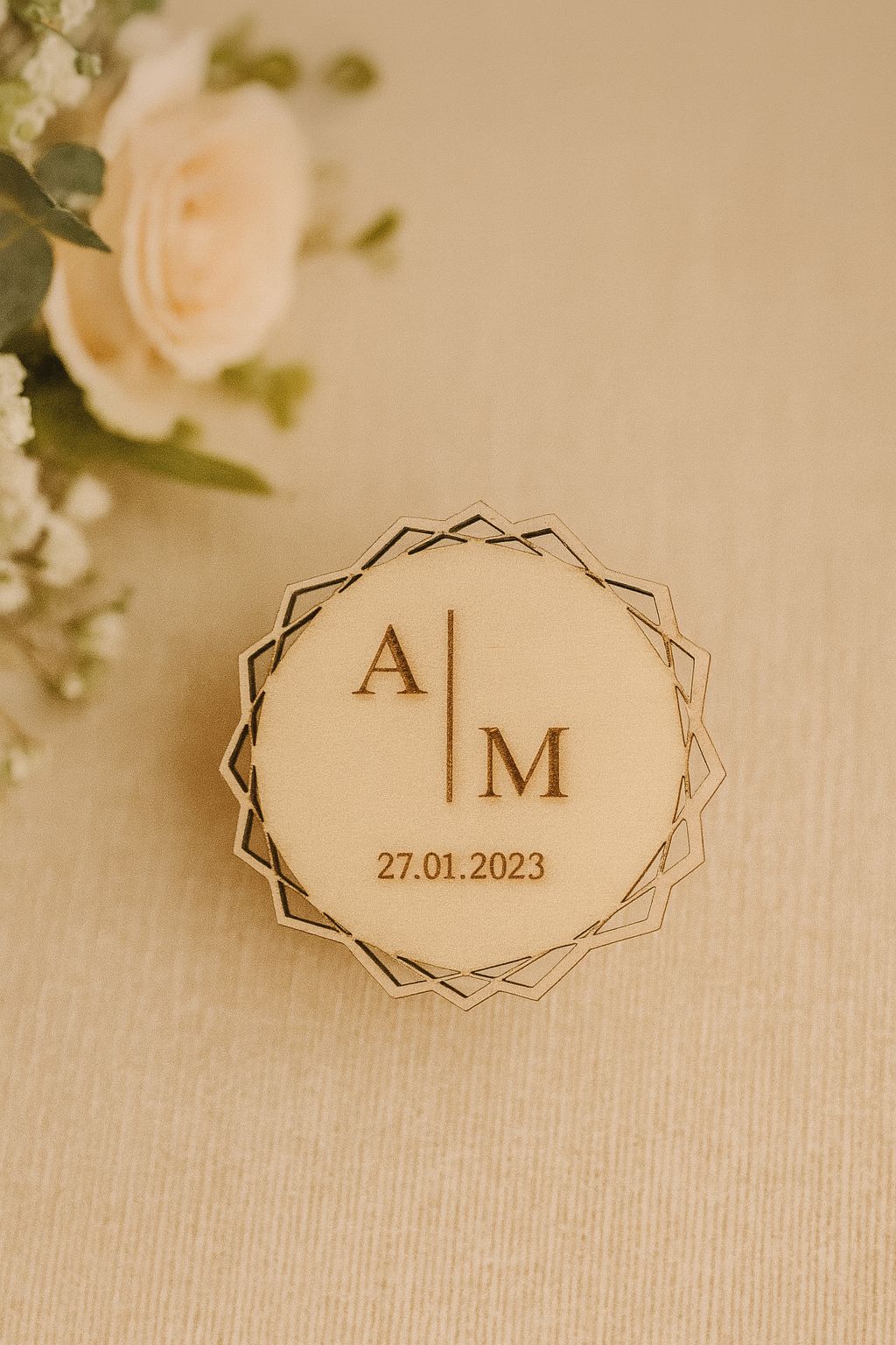 Personalisierte Hochzeit Gastgeschenke aus Holz – mit Initialen & Datum graviert