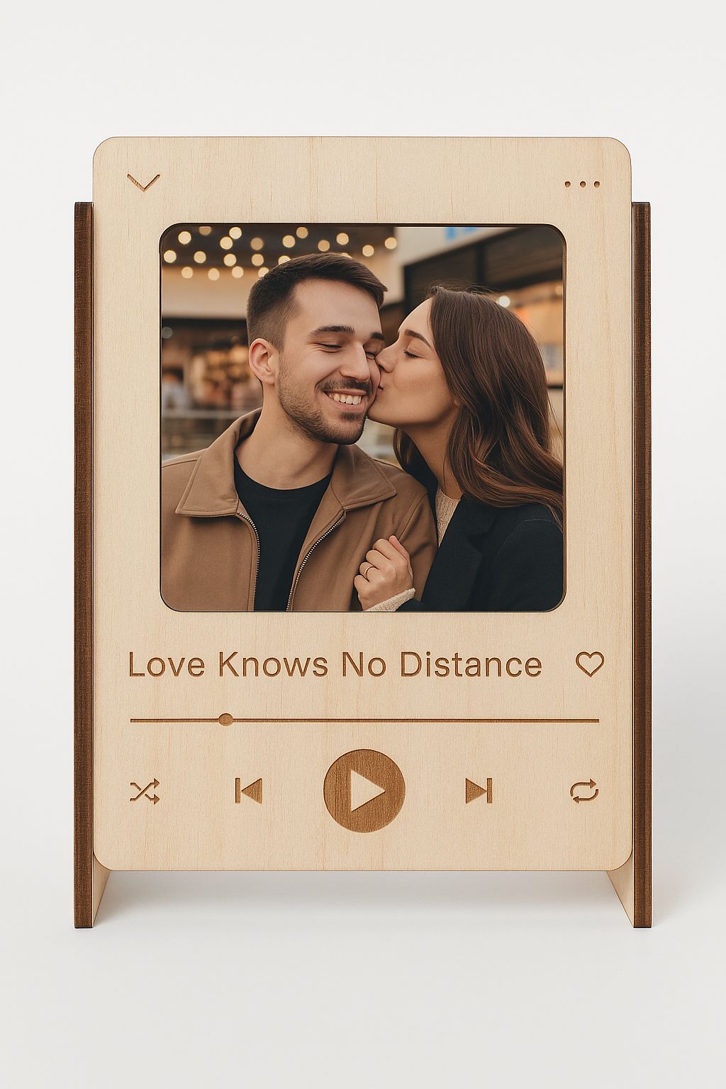 Personalisierter Bilderrahmen aus Holz – mit Lieblingssong & Foto