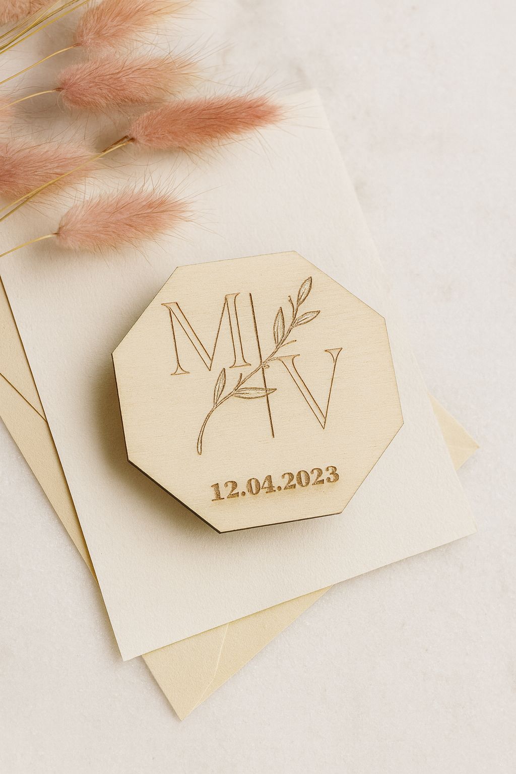 Personalisierte Hochzeit Gastgeschenke aus Holz – mit Initialen & Datum graviert